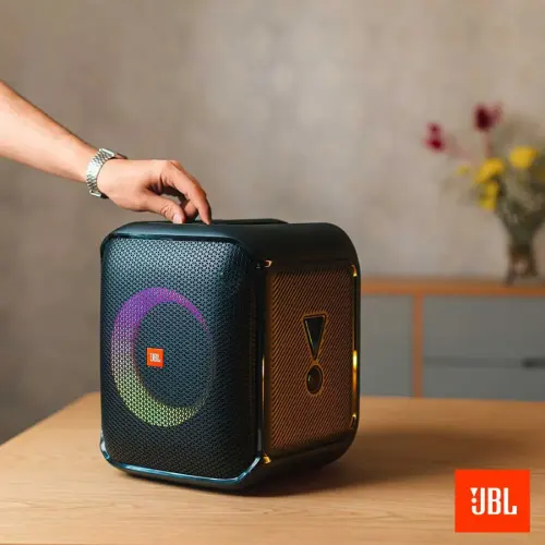 اسپیکر بلوتوثی  جی بی ال مدل Partybox Encore Essential در فضای منزل